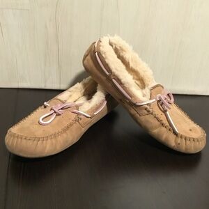 Ugg Dakota Tan Suede Shearling Lined Moccasin Loafer Slippers Women’s 7 (SPOTS)